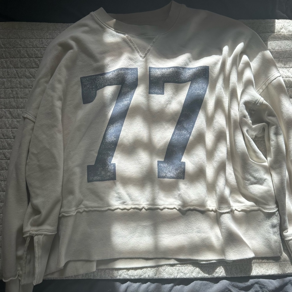 American Eagle Outfitters Cream Sweatshirt with Blue Graphic
